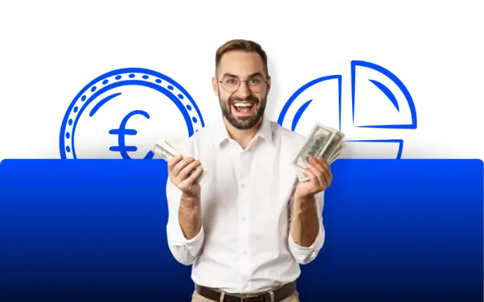 un homme avec des billets dans les mains et qui sourit